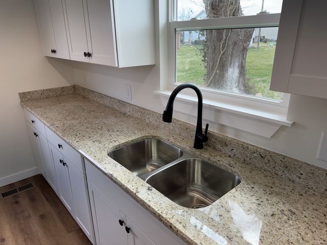 706 Courthouse View St, Lafayette, TN 37083