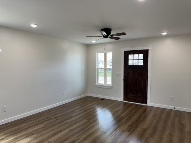 706 Courthouse View St, Lafayette, TN 37083