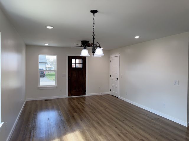 706 Courthouse View St, Lafayette, TN 37083