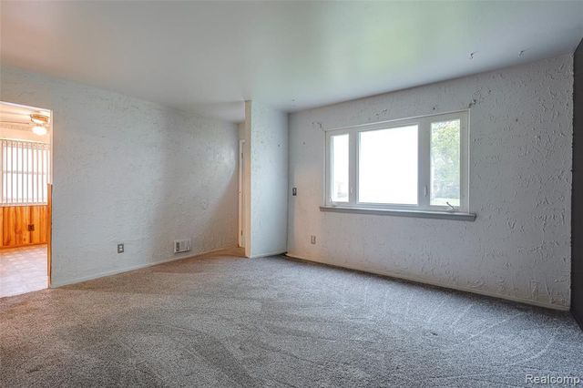 29071 Annapolis Road, Westland, MI 48186