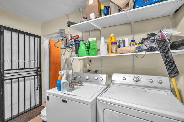 21211 NE 2nd Ave, Miami, FL 33179