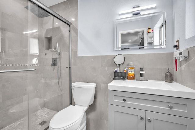 21211 NE 2nd Ave, Miami, FL 33179