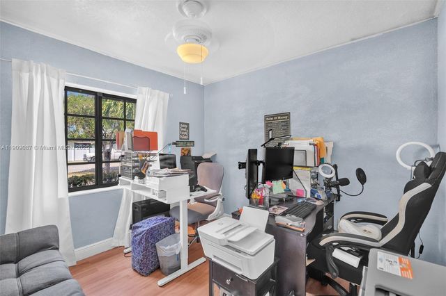 21211 NE 2nd Ave, Miami, FL 33179