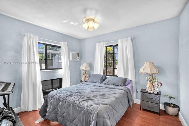 21211 NE 2nd Ave, Miami, FL 33179