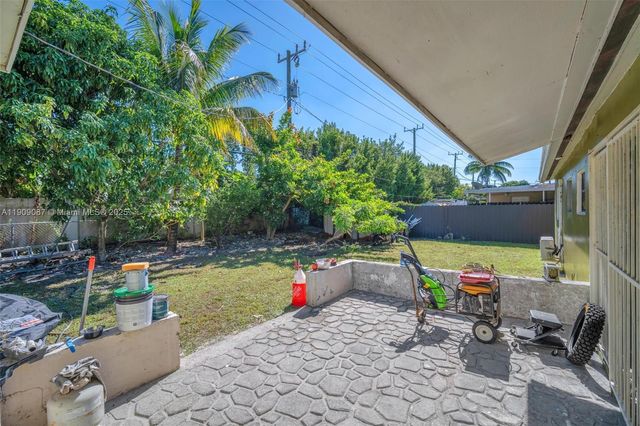 21211 NE 2nd Ave, Miami, FL 33179