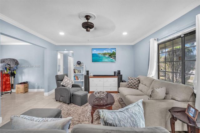 21211 NE 2nd Ave, Miami, FL 33179