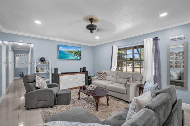 21211 NE 2nd Ave, Miami, FL 33179