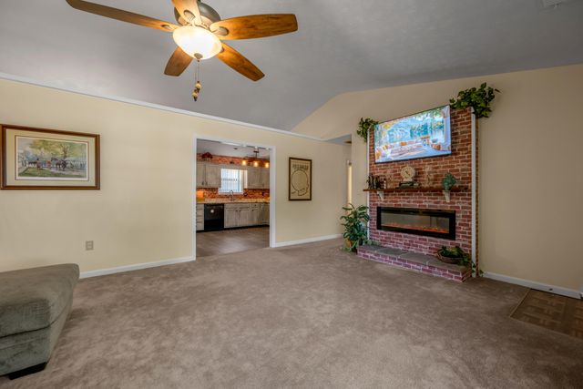 102 Parkwood Drive, Wilmore, KY 40390
