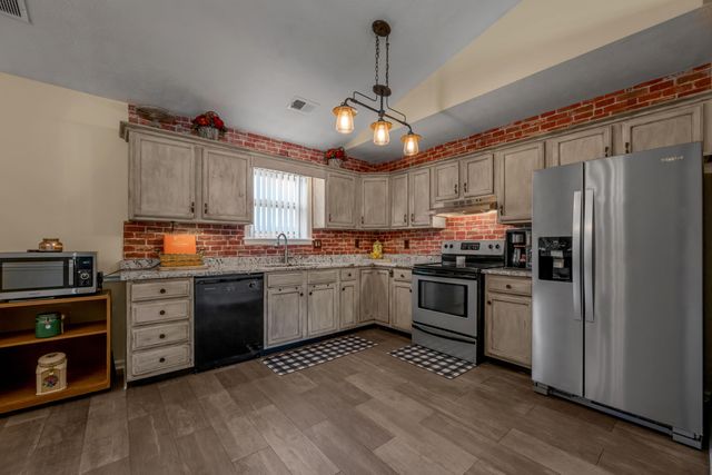 102 Parkwood Drive, Wilmore, KY 40390
