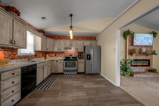 102 Parkwood Drive, Wilmore, KY 40390