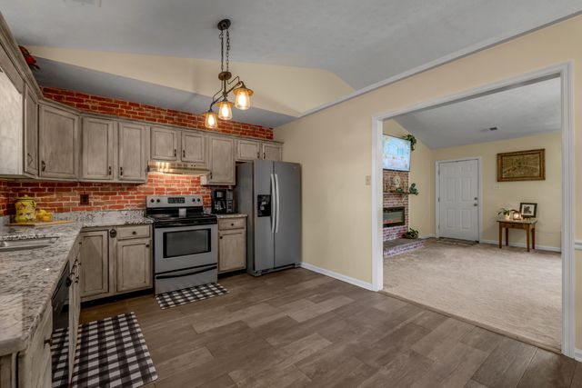 102 Parkwood Drive, Wilmore, KY 40390