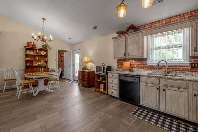 102 Parkwood Drive, Wilmore, KY 40390