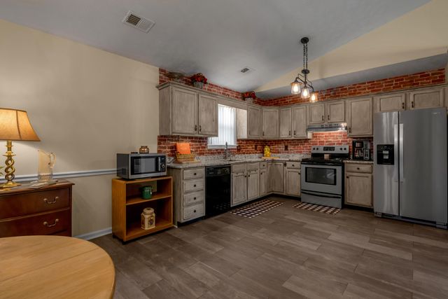 102 Parkwood Drive, Wilmore, KY 40390