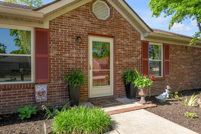 102 Parkwood Drive, Wilmore, KY 40390