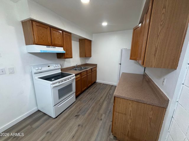 2030 W CACTUS Road C, Phoenix, AZ 85029