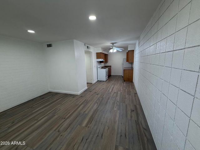 2030 W CACTUS Road C, Phoenix, AZ 85029