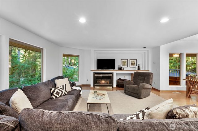 6929 Baker Circle, Deming, WA 98244
