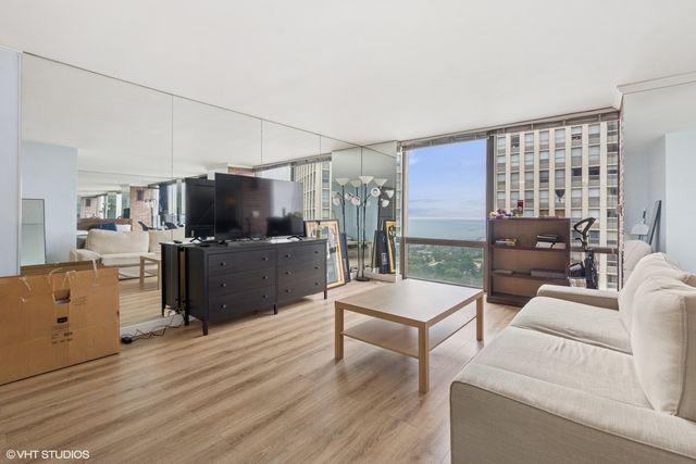 2650 N Lakeview Avenue 3504, Chicago, IL 60614