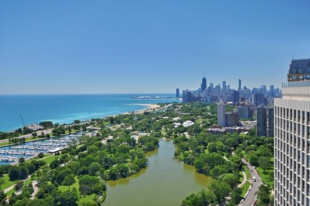 2650 N Lakeview Avenue 3504, Chicago, IL 60614
