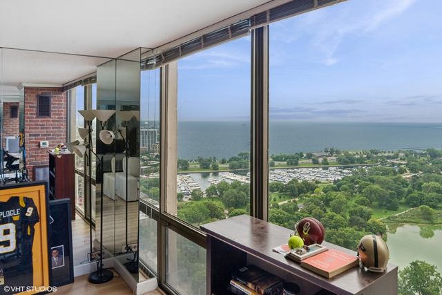 2650 N Lakeview Avenue 3504, Chicago, IL 60614
