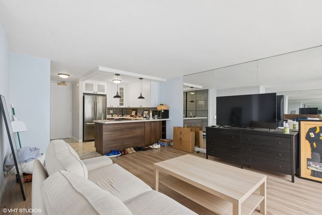 2650 N Lakeview Avenue 3504, Chicago, IL 60614