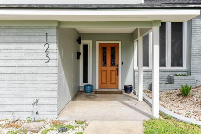 123 S Cedar Street, Lake Jackson, TX 77566