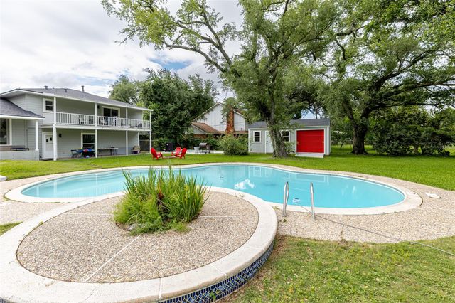 123 S Cedar Street, Lake Jackson, TX 77566