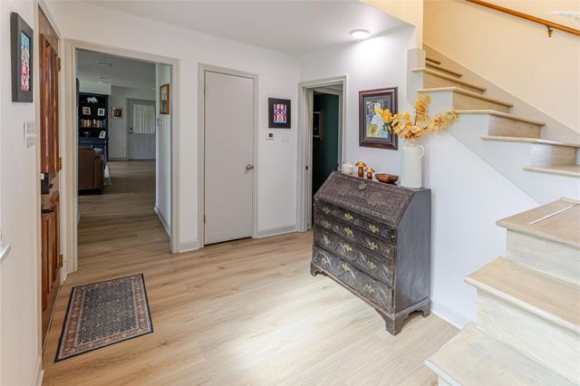 123 S Cedar Street, Lake Jackson, TX 77566