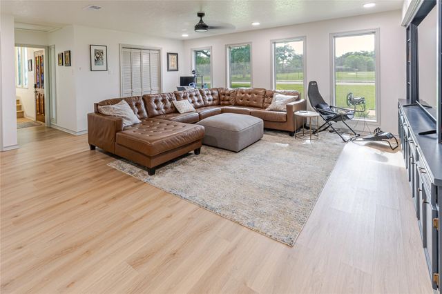 123 S Cedar Street, Lake Jackson, TX 77566