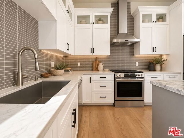 14153 Archwood Street, Los Angeles, CA 91405