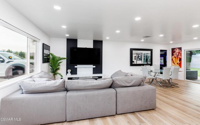 3055 Amarillo Avenue, Simi Valley, CA 93063