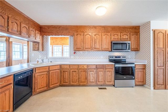 1070 Dun Avenue, Walnut Cove, NC 27052