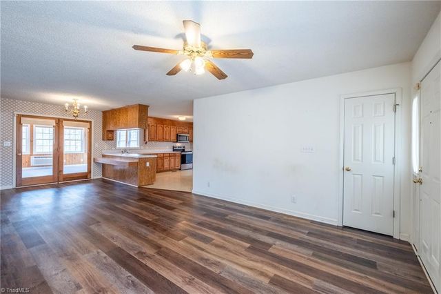 1070 Dun Avenue, Walnut Cove, NC 27052