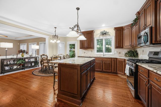 1129 Wellington Terrace, Schererville, IN 46375