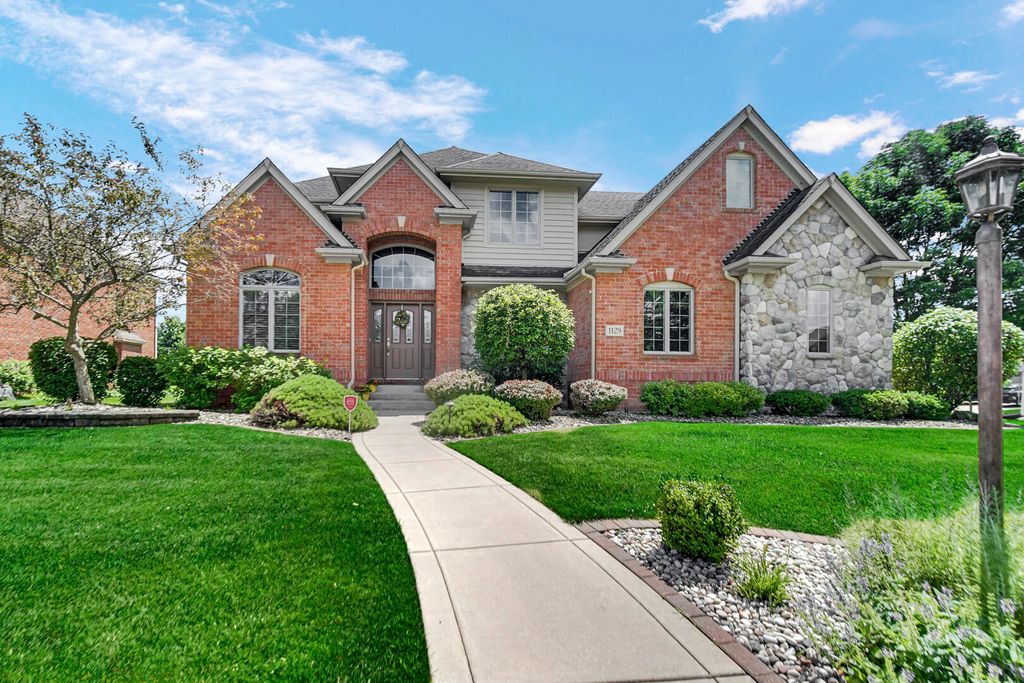 1129 Wellington Terrace, Schererville, IN 46375