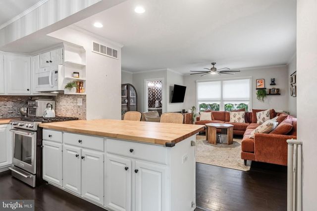 108 W CENTRAL AVE, Moorestown, NJ 08057