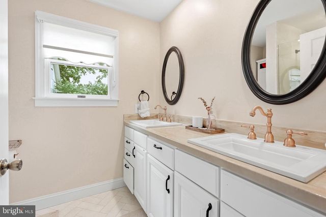 108 W CENTRAL AVE, Moorestown, NJ 08057