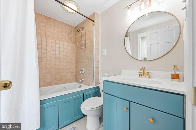 108 W CENTRAL AVE, Moorestown, NJ 08057