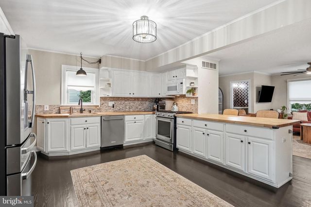 108 W CENTRAL AVE, Moorestown, NJ 08057