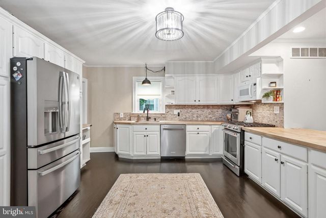 108 W CENTRAL AVE, Moorestown, NJ 08057