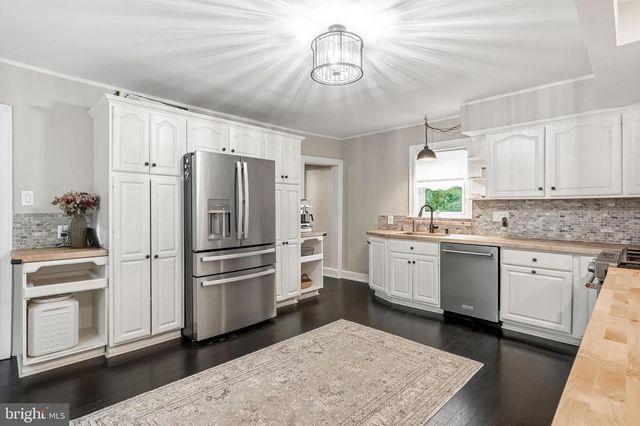108 W CENTRAL AVE, Moorestown, NJ 08057