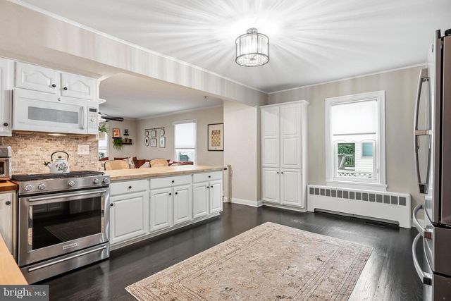 108 W CENTRAL AVE, Moorestown, NJ 08057