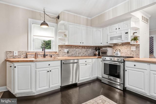 108 W CENTRAL AVE, Moorestown, NJ 08057