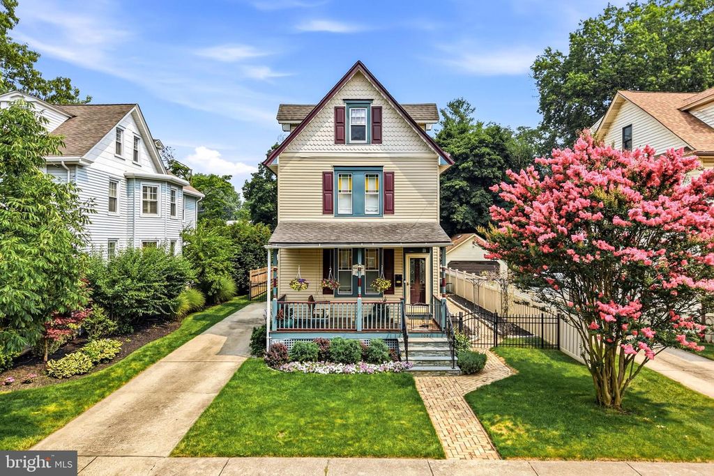 108 W CENTRAL AVE, Moorestown, NJ 08057