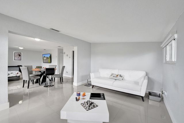 3322 Mckinley Street, Hollywood, FL 33021