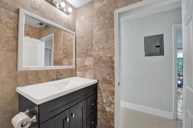 3322 Mckinley Street, Hollywood, FL 33021