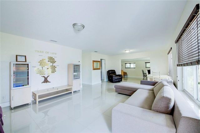 3322 Mckinley St, Hollywood, FL 33021