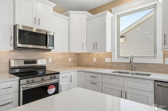 4118 Casey Drive, Lambertville, MI 48144