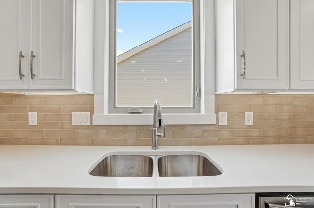 4118 Casey Drive, Lambertville, MI 48144