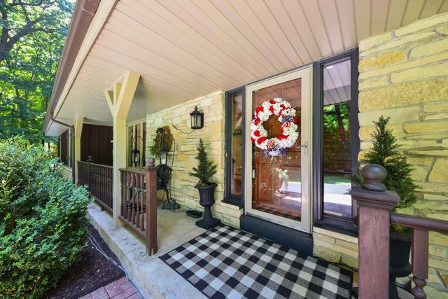 S54W23673 Maple Hill COURT, Waukesha, WI 53189